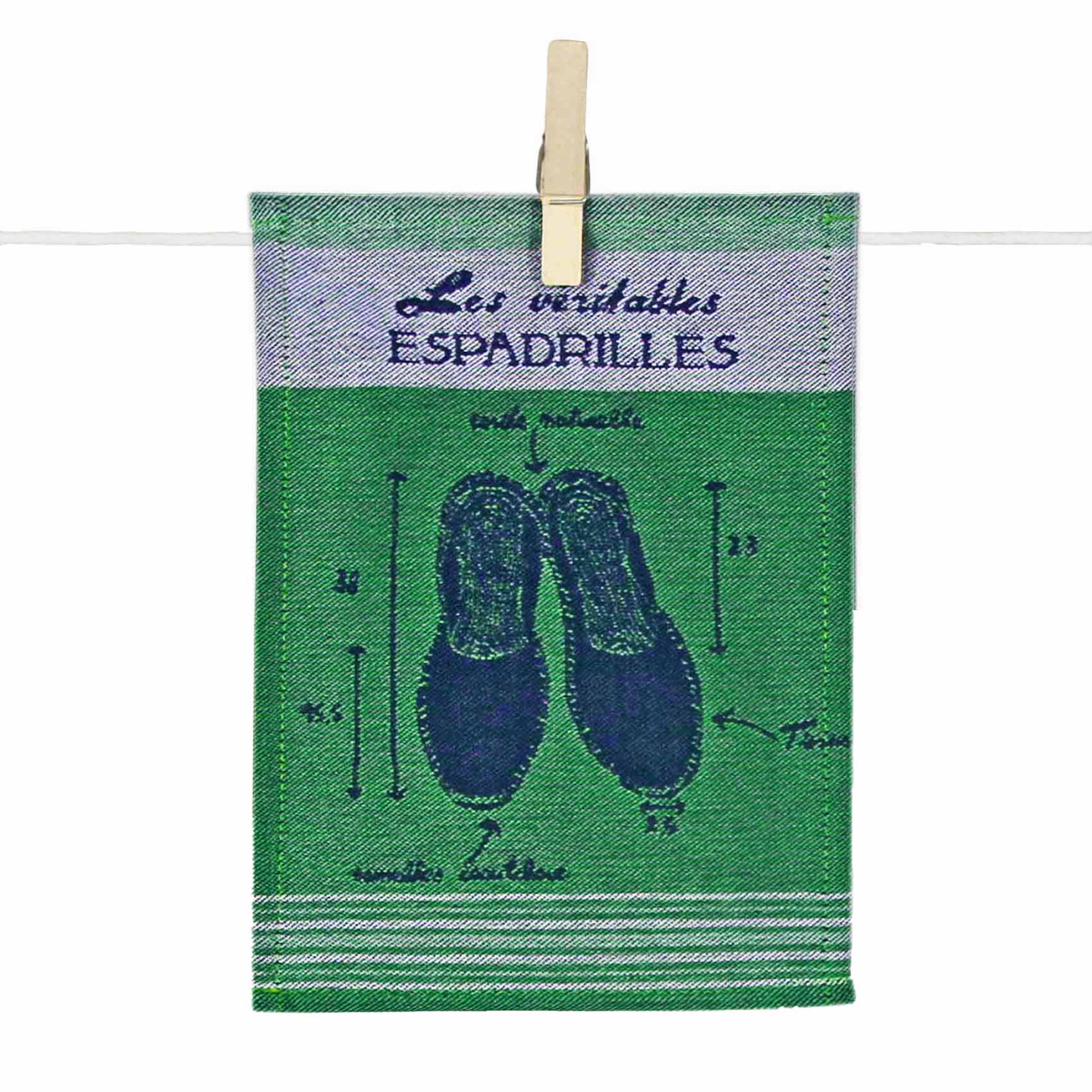 Espadrilles de Mauléon en mini-serviette made in France.