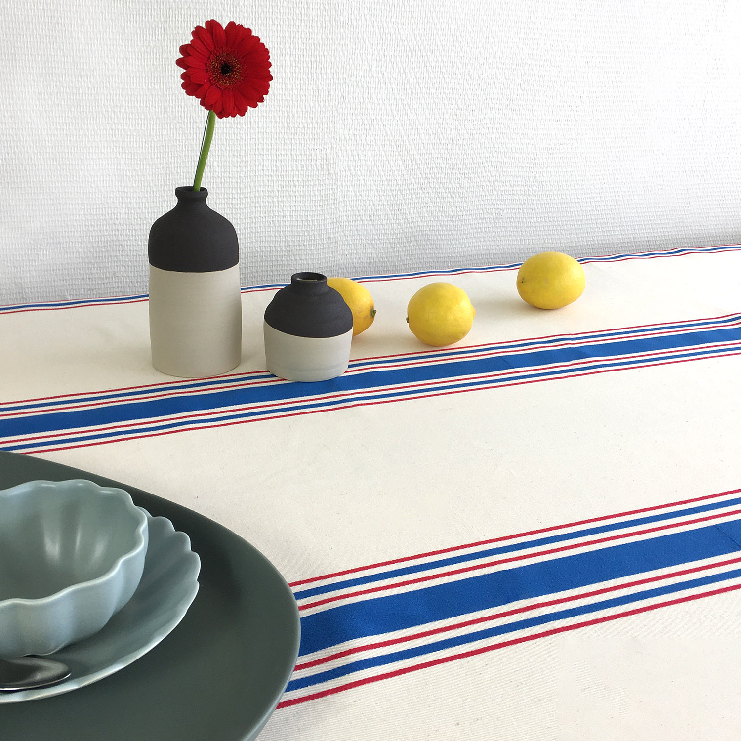 Nappe Morlanne écru rayures bleu et rouge linge basque
