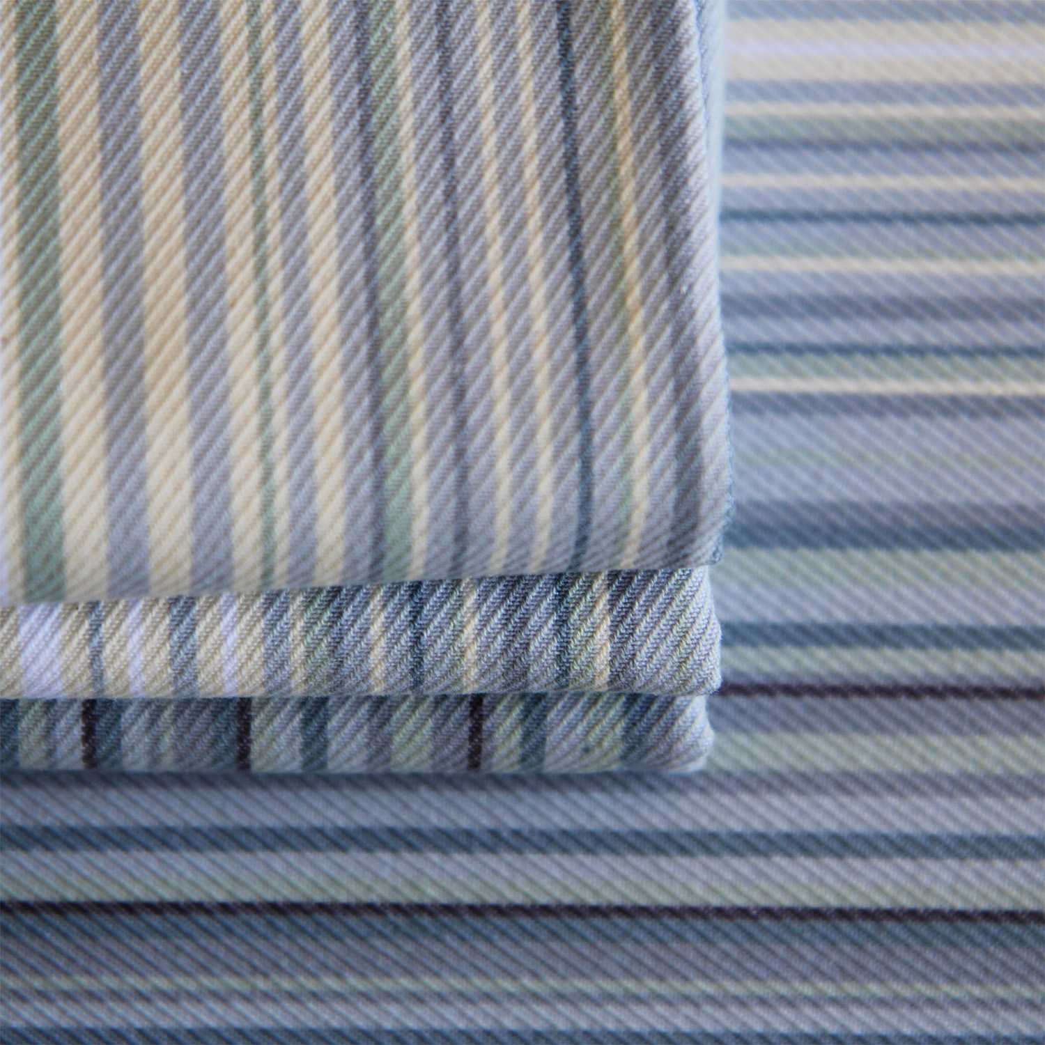 Serviette linge basque rayures bleues Lerroa Samuel Accoceberry Tissage Moutet