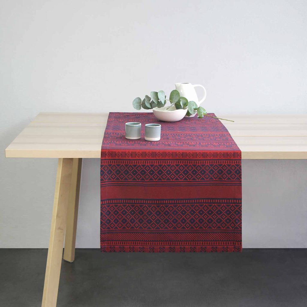 LICQ CORAIL TABLE RUNNER