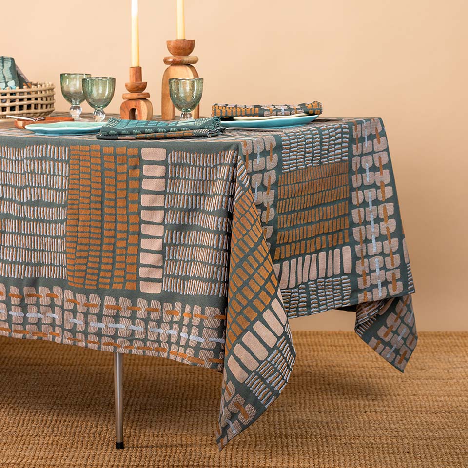 Nappe design contemporain en tissage jacquard français.