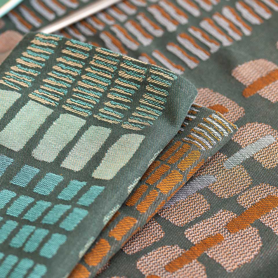 Serviette de table design contemporain signé de la designer textile Laure Vissian.