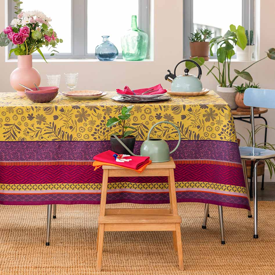 Nappe design Mini Labo x Tissage Moutet en tissage jacquard 100% fait en France.