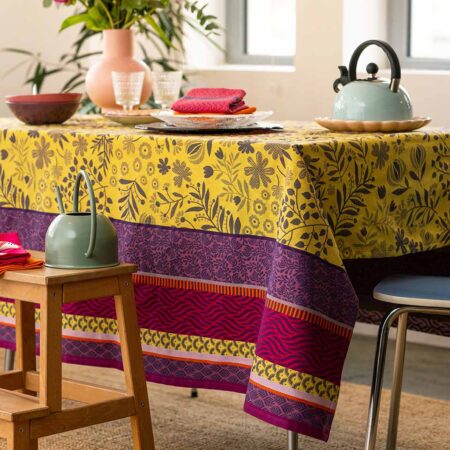 Nappe jaune au tissage jacquard fabriqué en France.