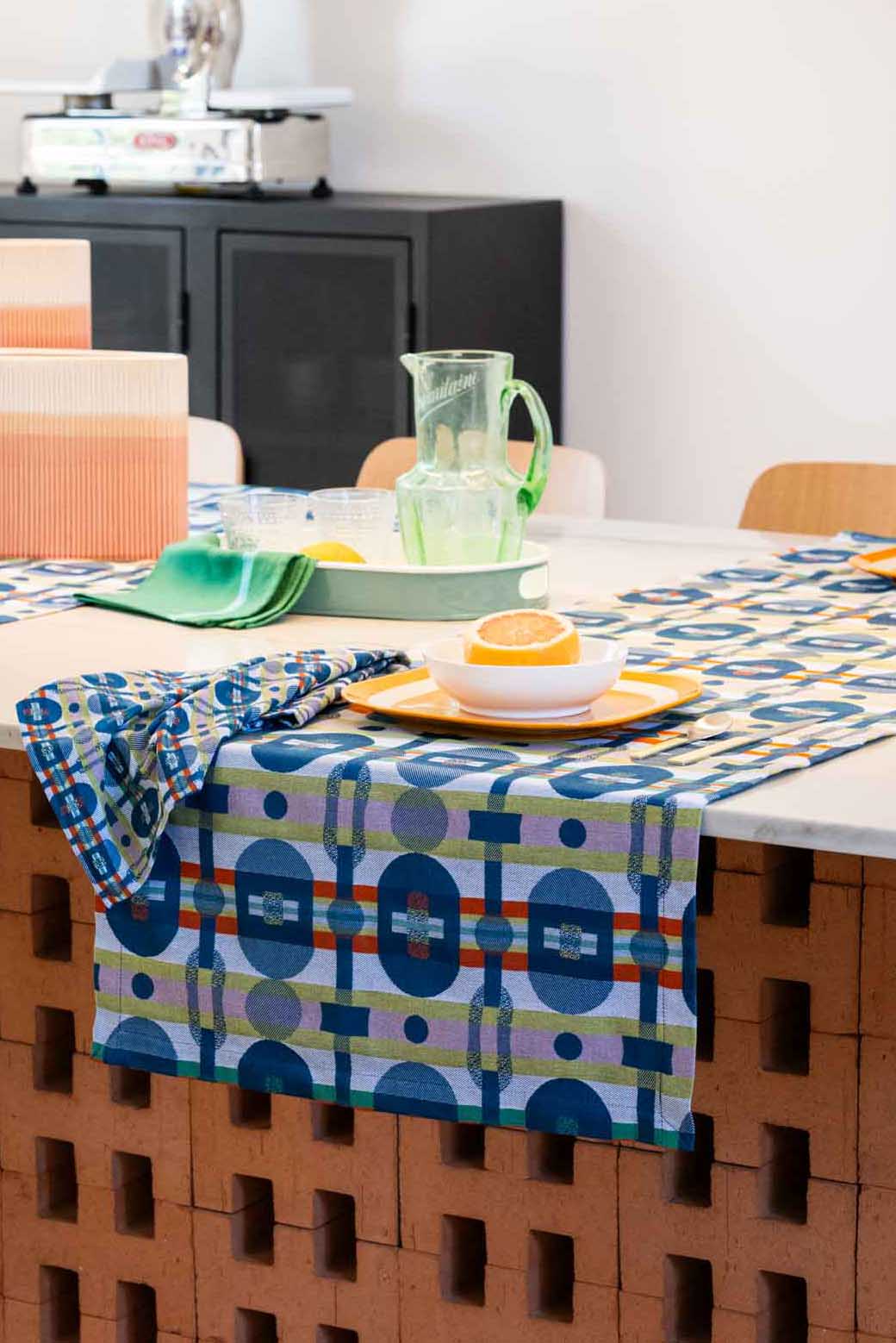 Décoration table vintage, dans le style retro chic.