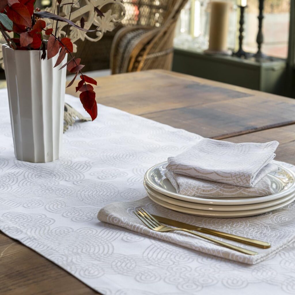 CHEMIN DE TABLE MÉANDRE BLANC/LIN